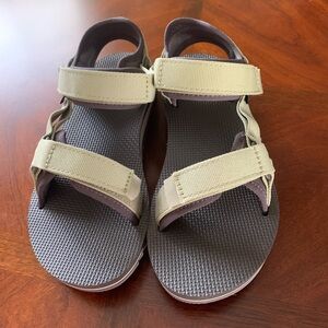Teva Women’s Universal Trail Sandal size 7